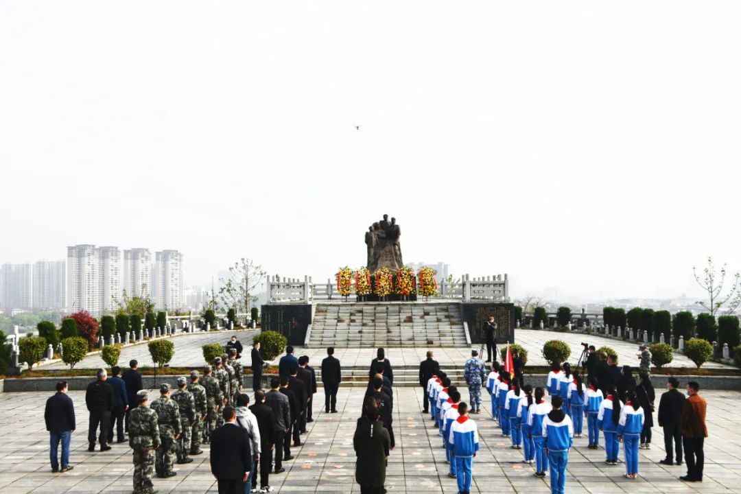 ​新邵开展清明烈士陵园祭扫活动_邵阳头条网