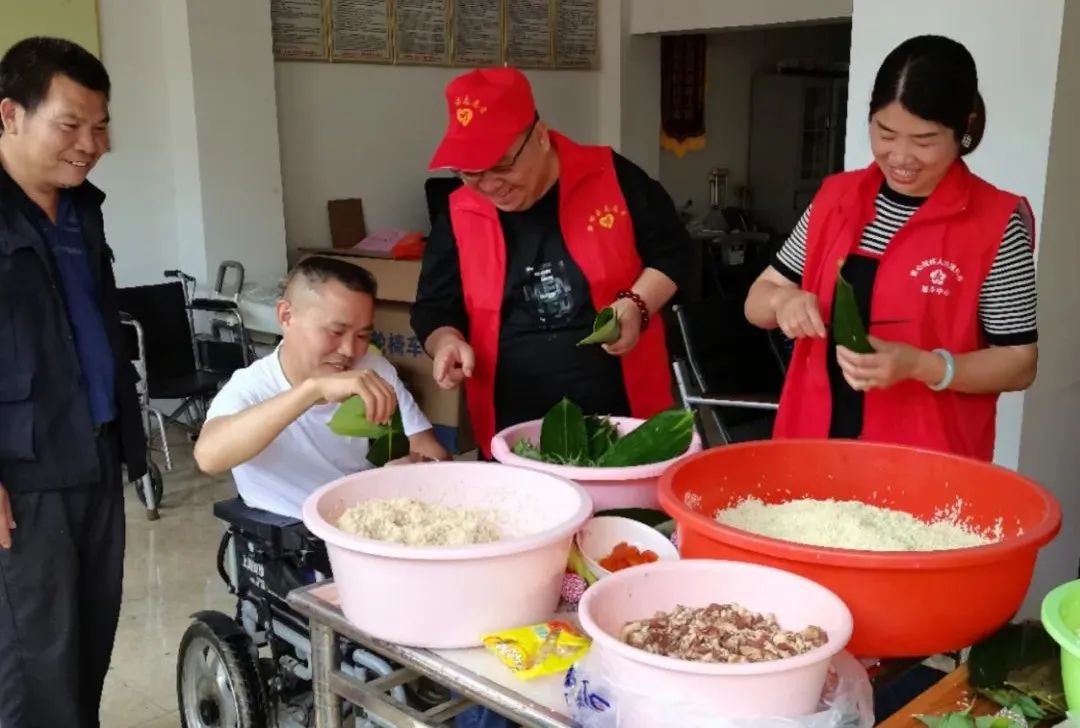 艾文卫：情系折翼天使，乐当温暖使者_邵阳头条网