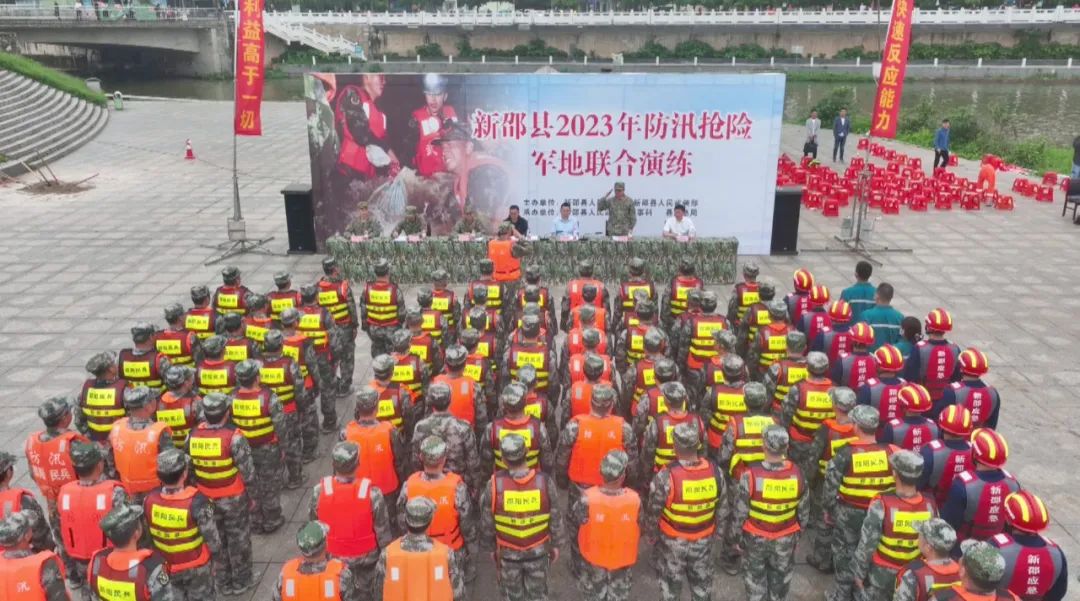 提高应急救援能力，新邵开展军地联合防汛抢险演练_邵阳头条网