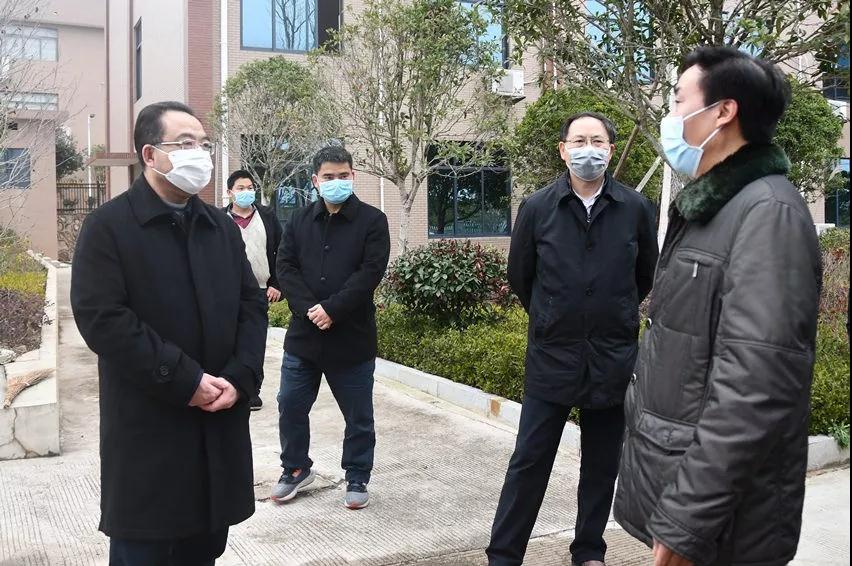 抗击疫情新邵在行动程纪龙来新邵督导疫情防控