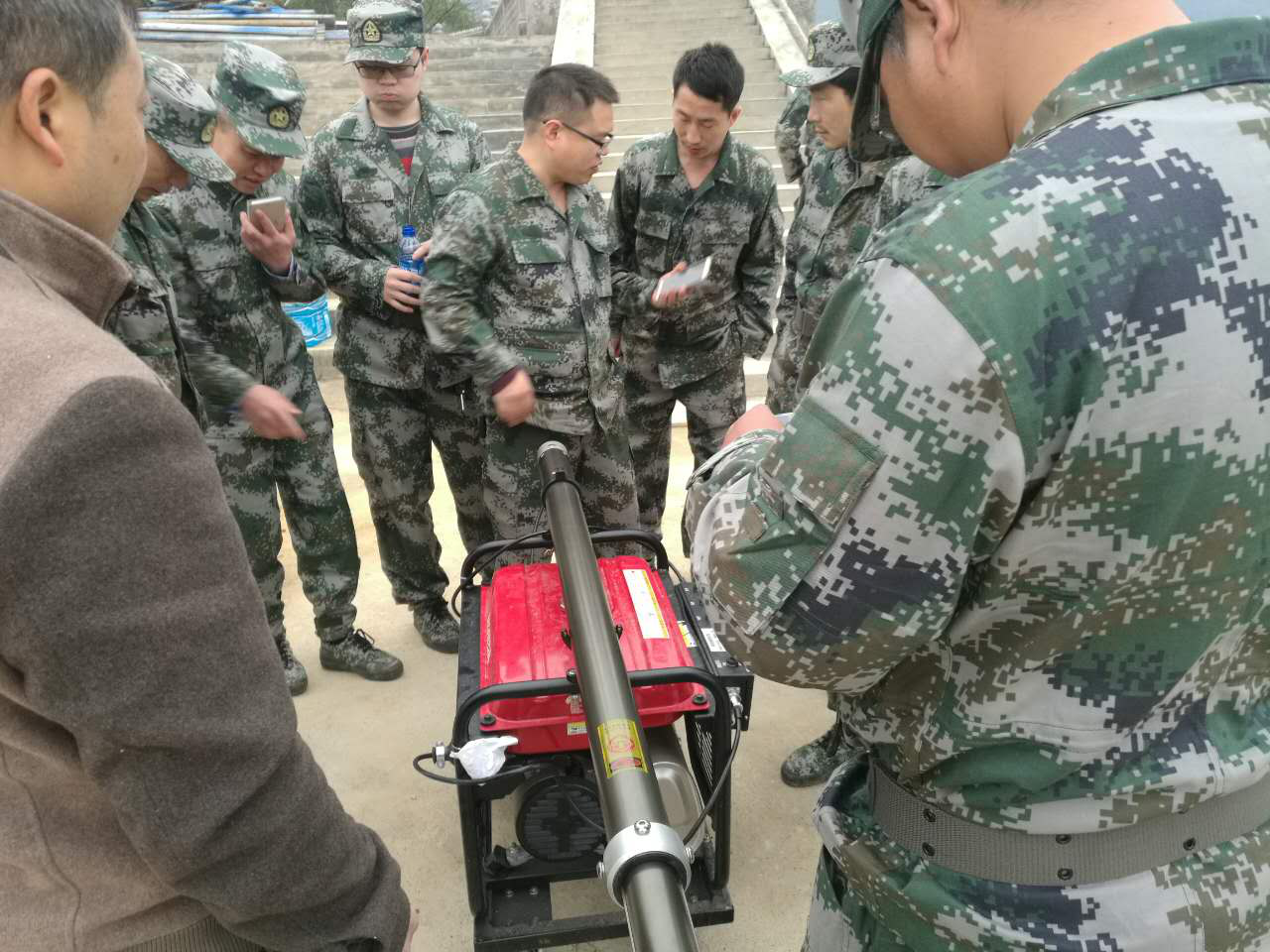 新邵县未雨绸缪组织开展模拟防汛抢险演练(图1)