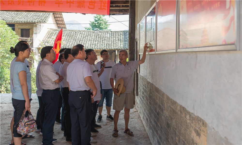 县移民局开展“重温党章党史，牢记初心使命”主题党日活动(图2)