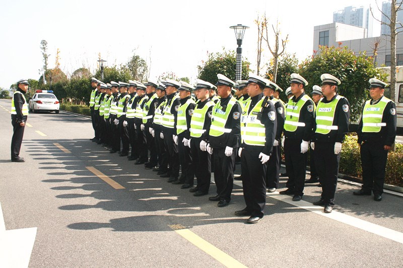 新邵交警多措并举为创省卫护航(图1)