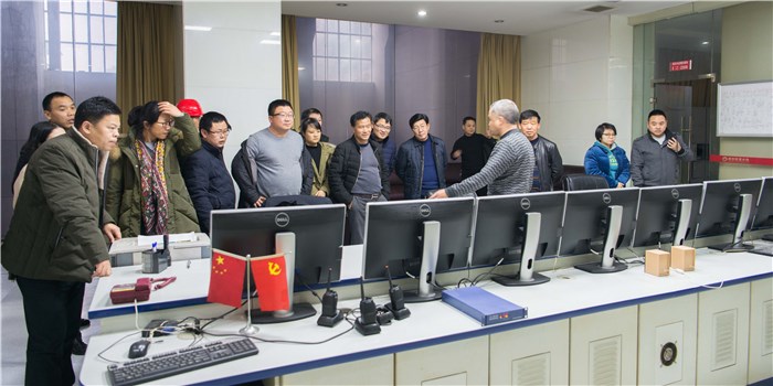 县移民局党支部开展“新时代新担当新时代新作为”主题党日活动(图3)