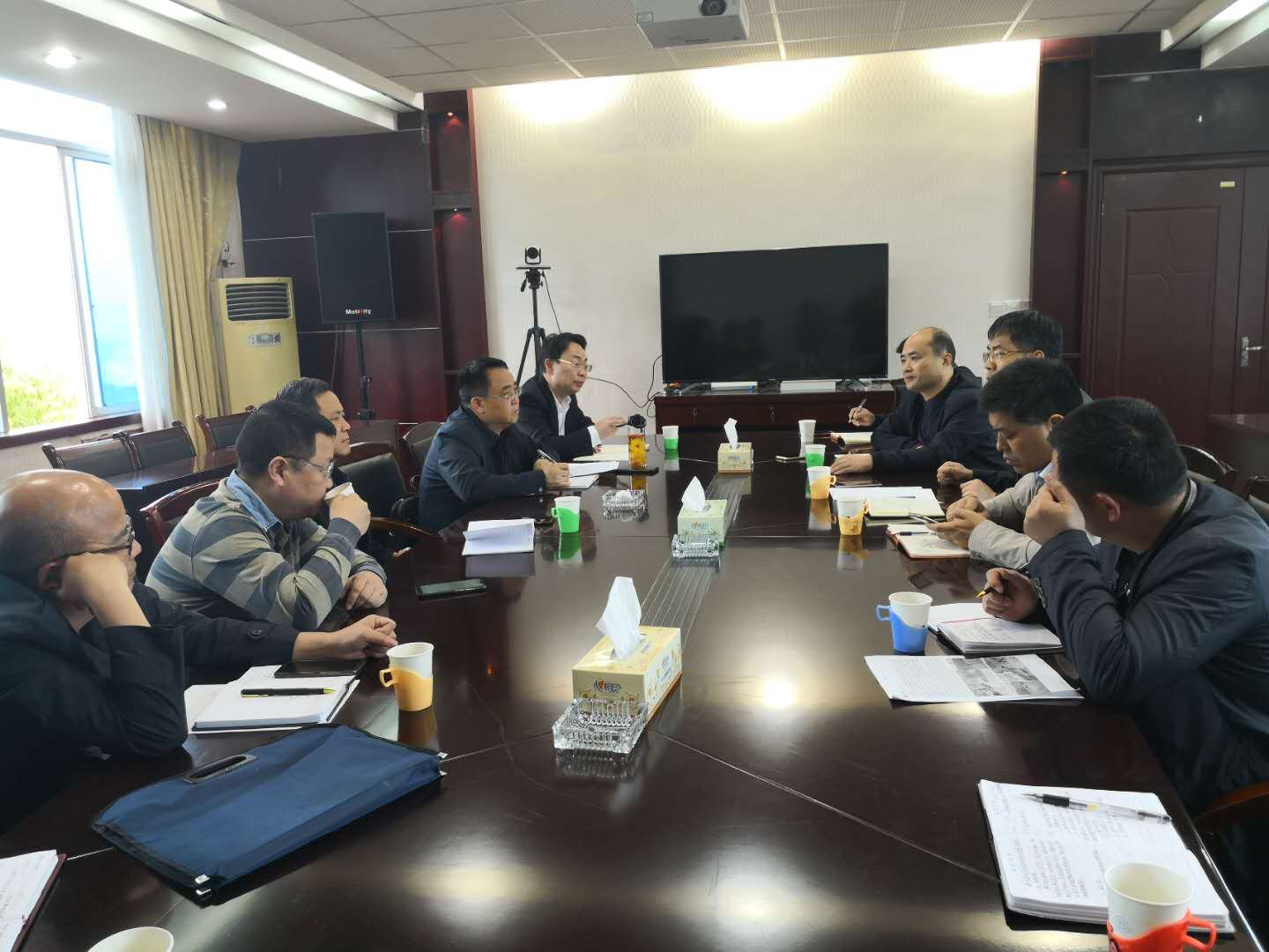 邵阳市政府副秘书长刘柏生对资江水域新邵段进行防汛安全督查(图1)