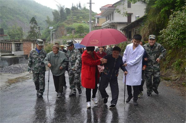 坪上镇：开展2019年基干民兵点验与山洪地质灾害避灾演练(图3)