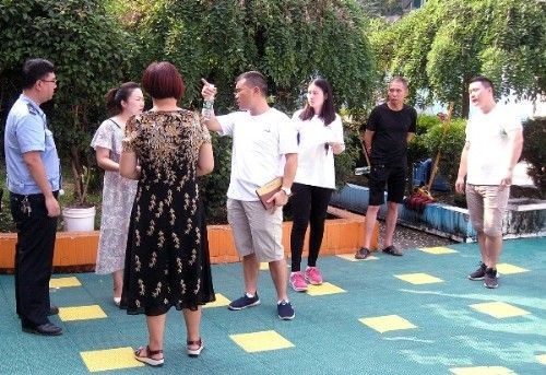陈家坊镇：开展校车安全突击检查 确保师生出行安全(图2)