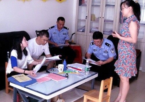 陈家坊镇：开展校车安全突击检查 确保师生出行安全(图1)