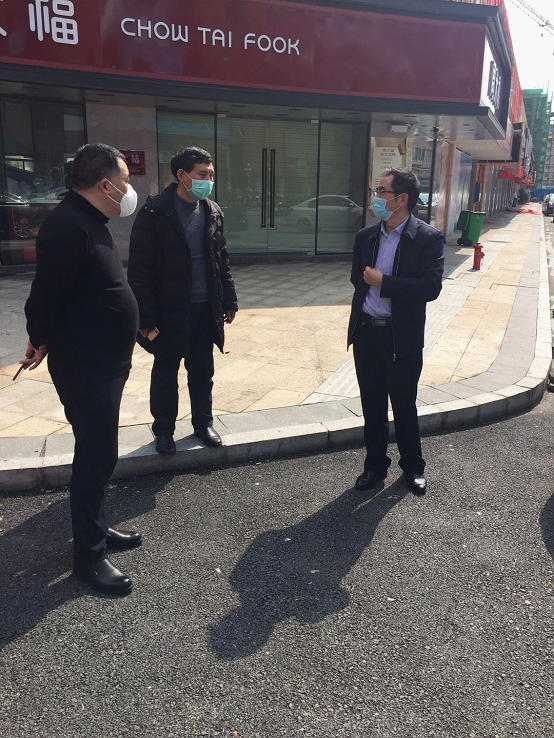 阳晓华书记督查市场监管防控工作(图1)