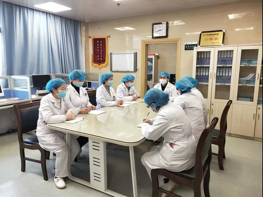 新邵县人民医院内科主任杨锋奋战在战“疫”一线(图2)