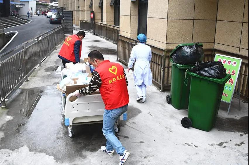 新邵志愿者投身主题志愿服务(图2)