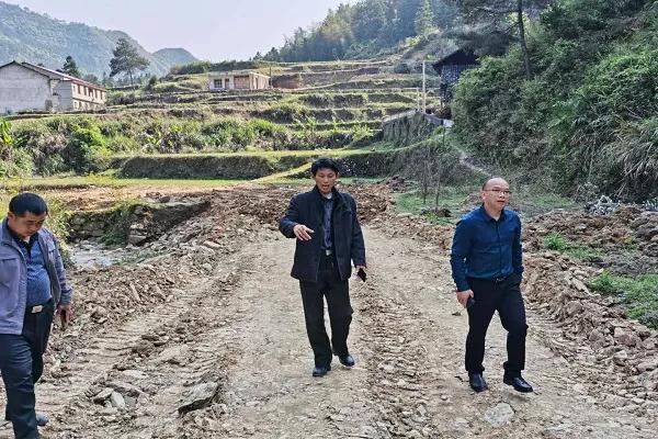 新邵 “全覆盖”入村督查护航脱贫攻坚(图1)