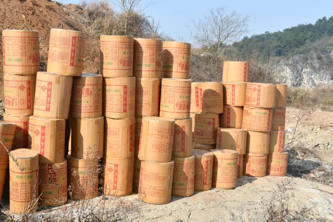 集中销毁非法烟花爆竹，新邵“打非治违”擂战鼓(图2)