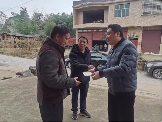 情暖小年传温情，春风拂面暖人心——邵阳市库区移民事务中心慰问新邵县特困移民(图2)