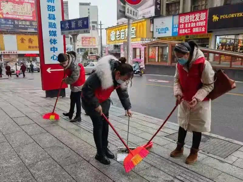 新邵：学雷锋日  全城在行动(图3)