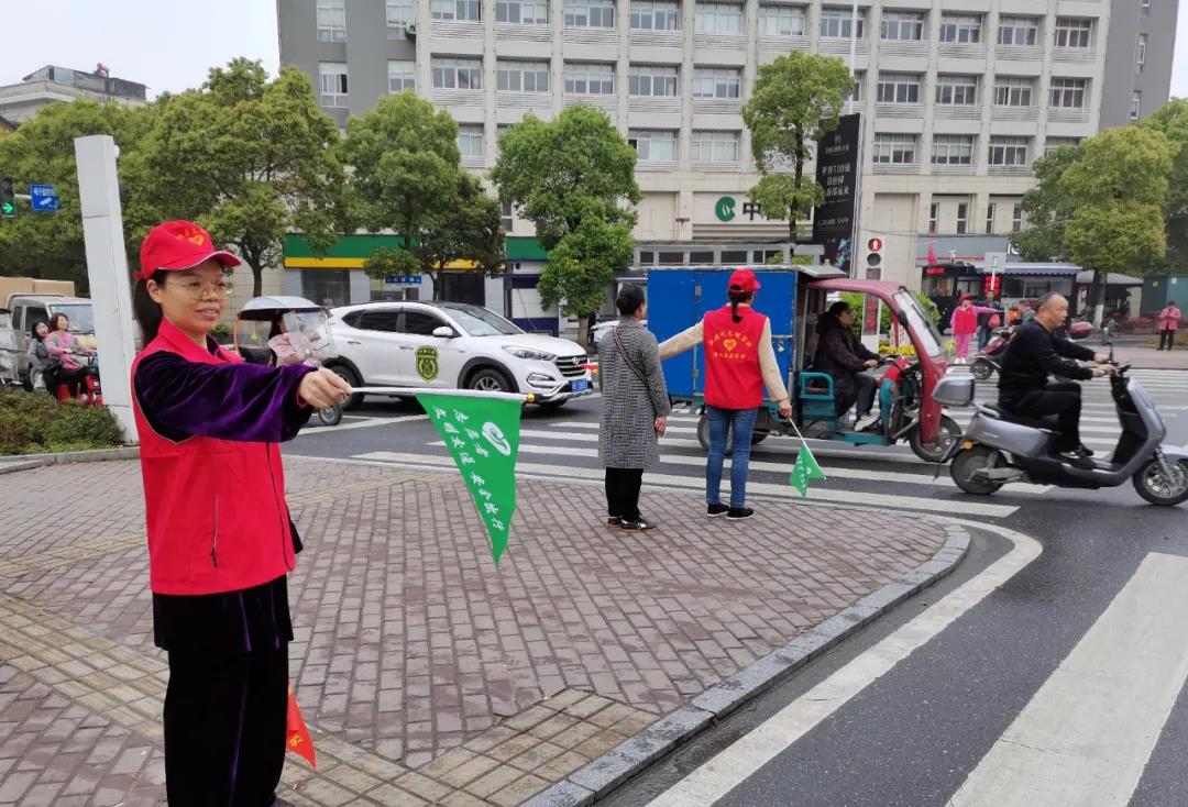 新邵持续开展“文明交通 你我同行”志愿服务(图2)