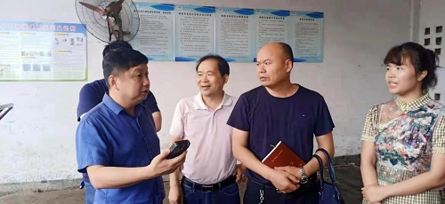 新邵县市场监督管理局督查气站气瓶追溯体系运行情况(图1)