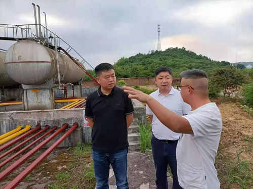 新邵市监局督查燃气气站 确保安全生产(图1)