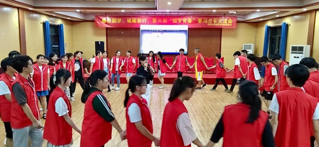 新邵县感恩圆梦教育基金会捐资近300万元为100余名学子圆梦(图1)