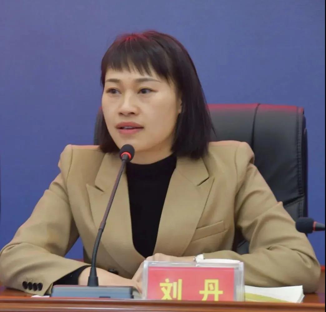 新邵县融媒体中心庆祝第22个记者节暨“最美融媒人”表彰会召开(图2)