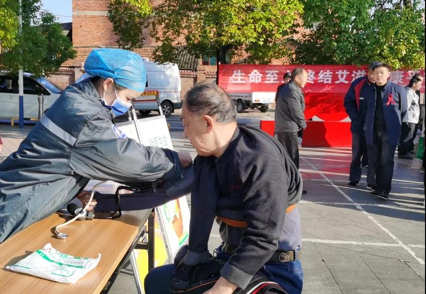 开展艾滋病防治宣传，新邵在行动(图3)