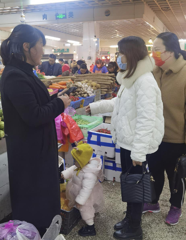 新邵县发改局开展节前重要民生商品价格监测工作(图1)