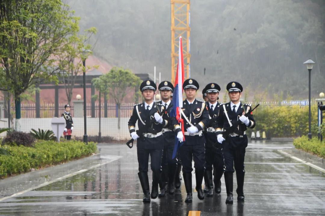 新邵县公安局举行警旗升旗仪式，迎接中国人民警察节(图2)