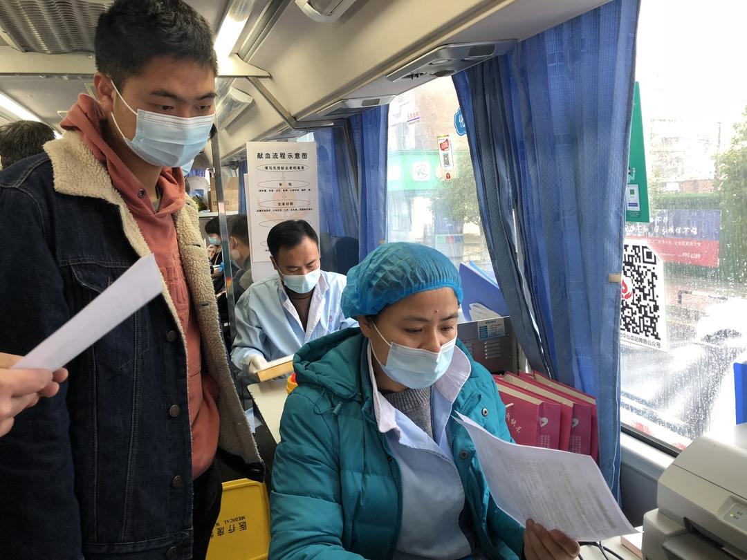 新邵法院组织干警义务献血(图1)
