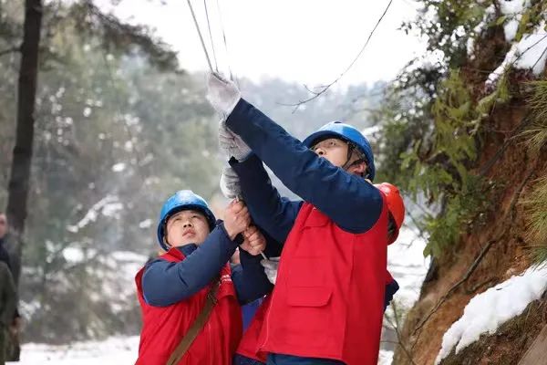 国网新邵县供电公司：天寒地冻，电力送暖(图1)