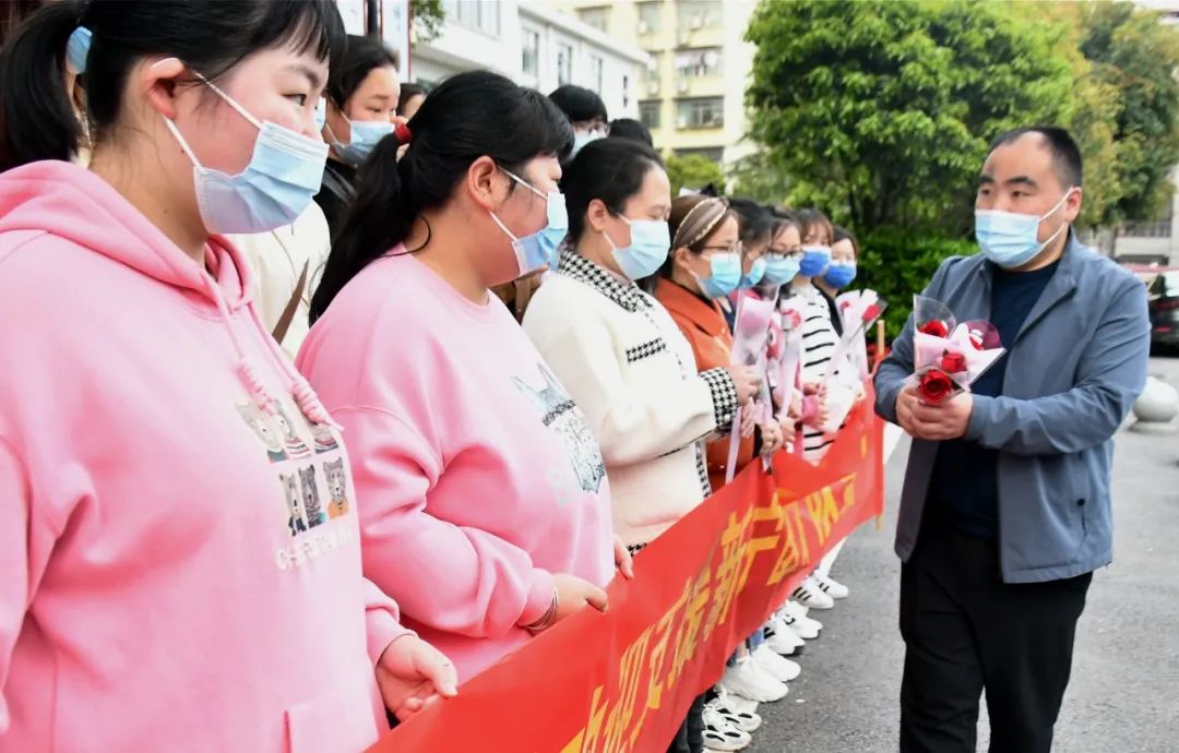 欢迎回家，新邵支援新宁医疗队凯旋(图2)