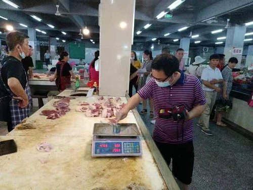 新邵县市场监管局开展计量器具检查(图1)