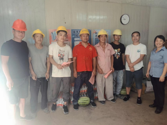 新邵县司法局工会走访慰问一线产业工人(图1)