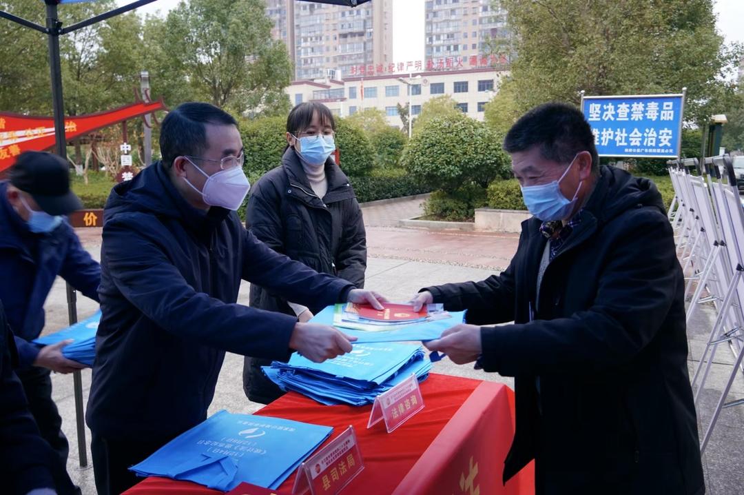 新邵县多部门联合开展“国家宪法日”法治宣传活动(图1)