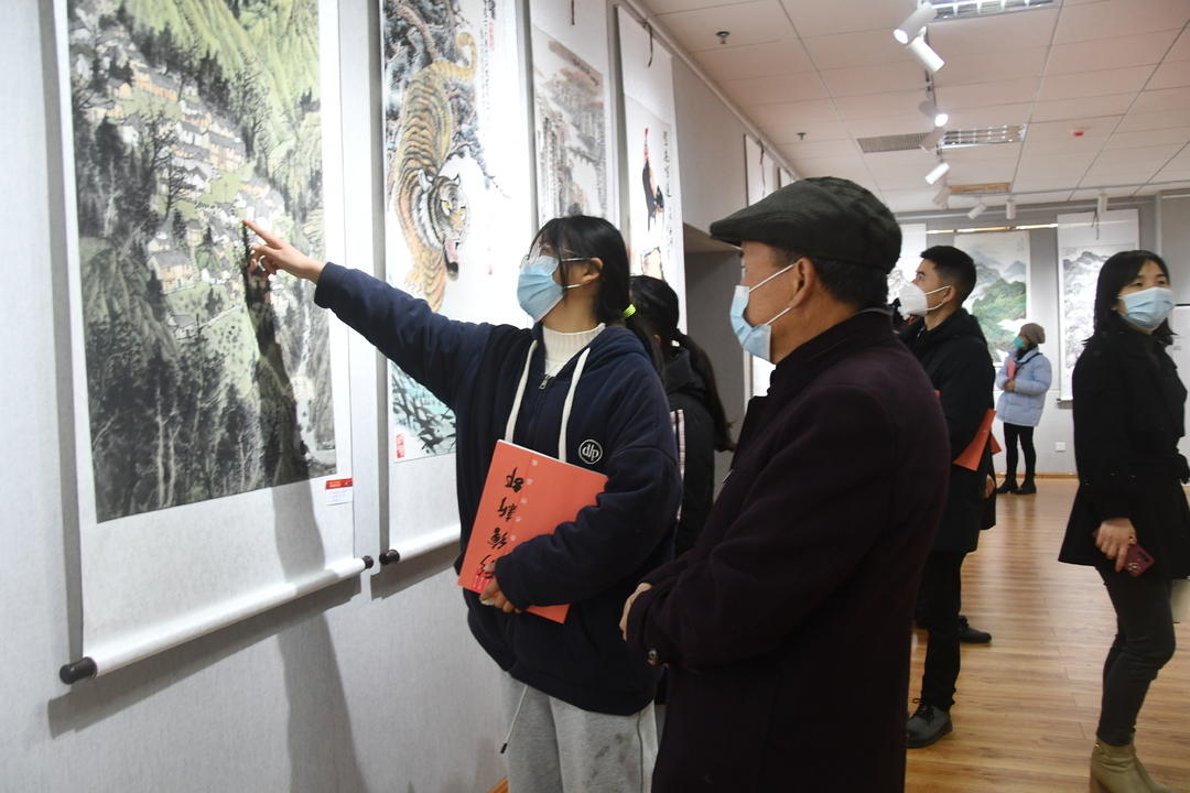 “2022彩绘新邵”新邵县美术作品展开幕(图1)