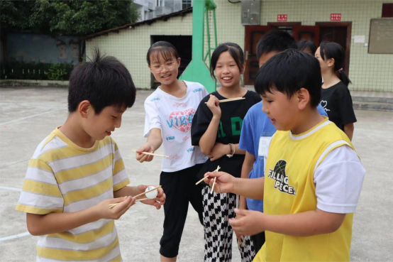 “鸣晓”实践团在新邵县朝阳完小开展暑期趣味运动会(图2)