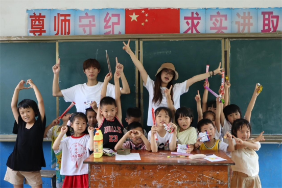 “鸣晓”实践团在新邵县朝阳完小开展暑期趣味运动会(图3)