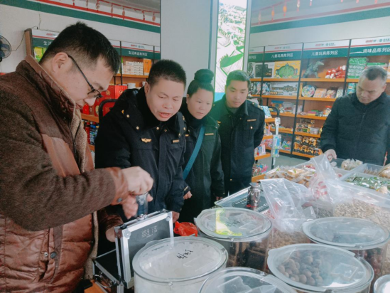 新邵县市场监管局：严查计量器具 确保市民过个“称”心年(图1)