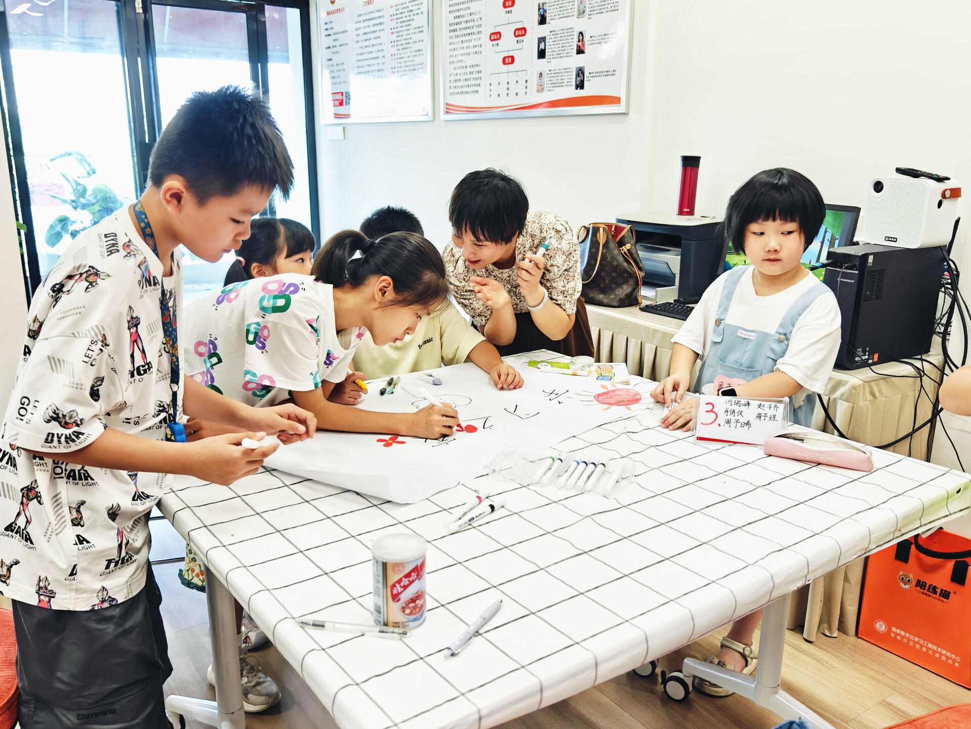 新邵县妇联“安心一夏”托管营开营：多元课程点亮暑期时光(图1)