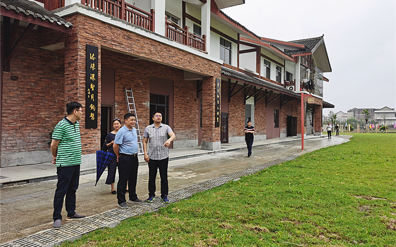 市发改委至新邵县开展巩固脱贫攻坚成果、防范脱贫后风险排查工作(图1)