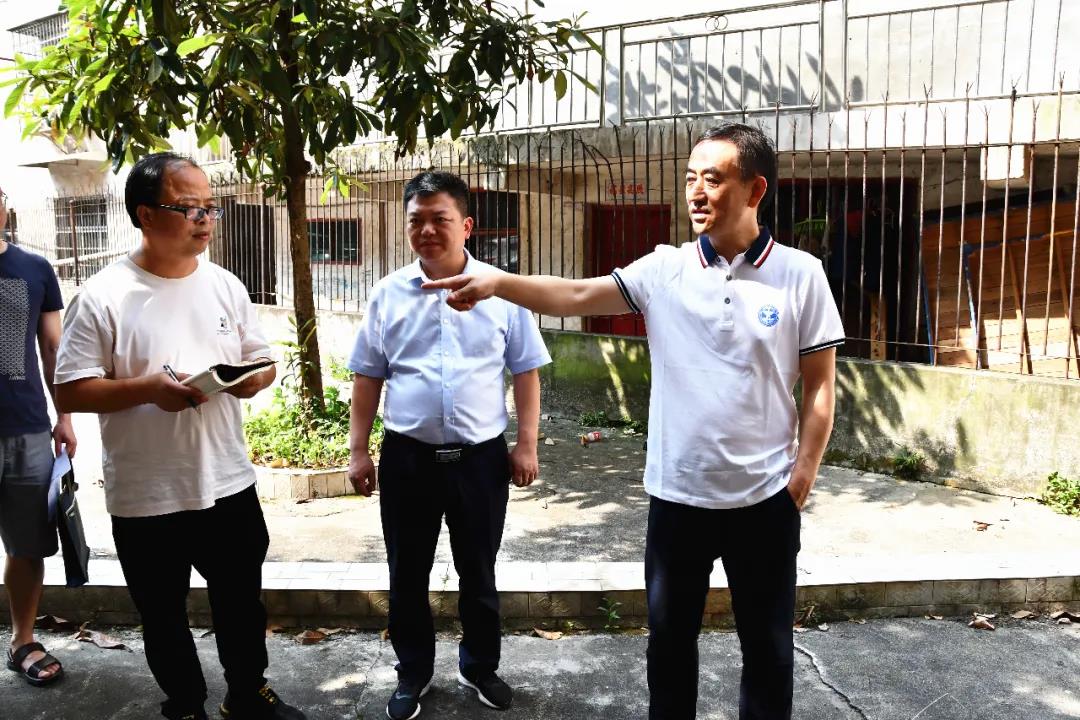 陈历贤再次督查“星期五大扫除”活动，要求将边扫边查、以查促改进行到底(图1)