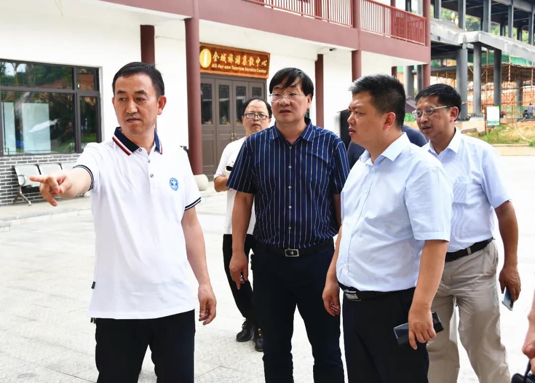 陈历贤再次督查“星期五大扫除”活动，要求将边扫边查、以查促改进行到底(图4)