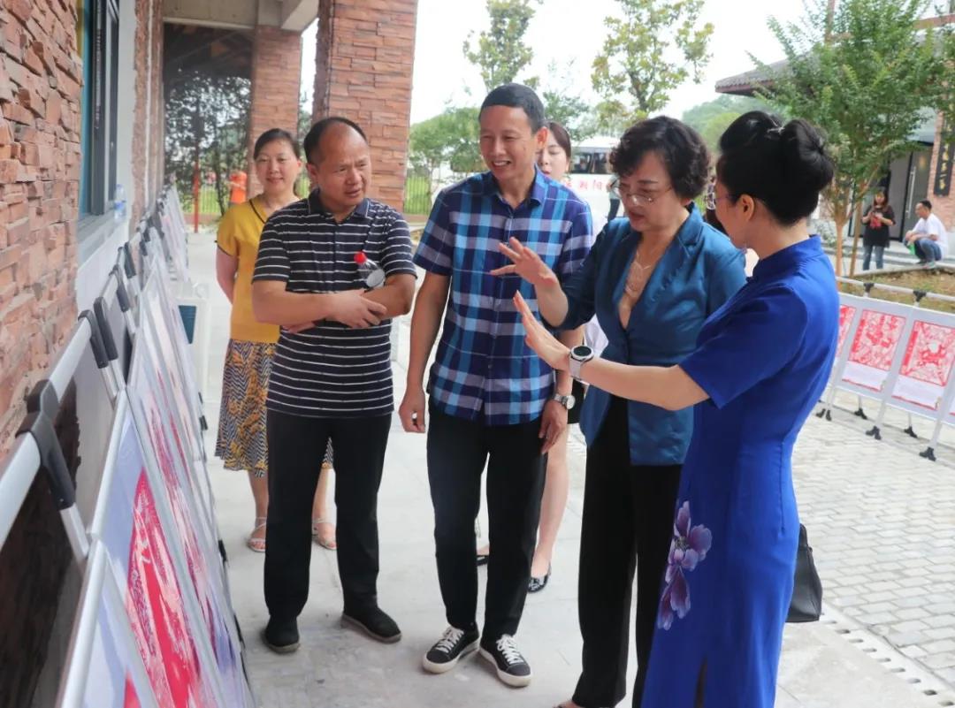 市政协专题视察新邵县美丽乡村建设(图2)