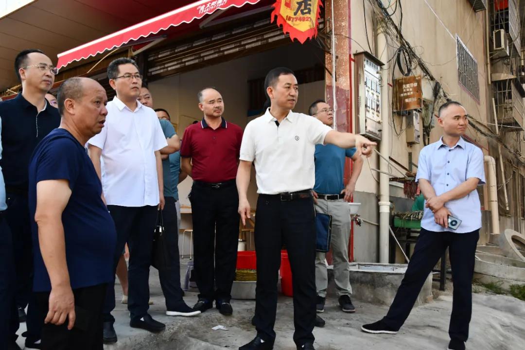 陈历贤率队调研县内重点项目(图2)