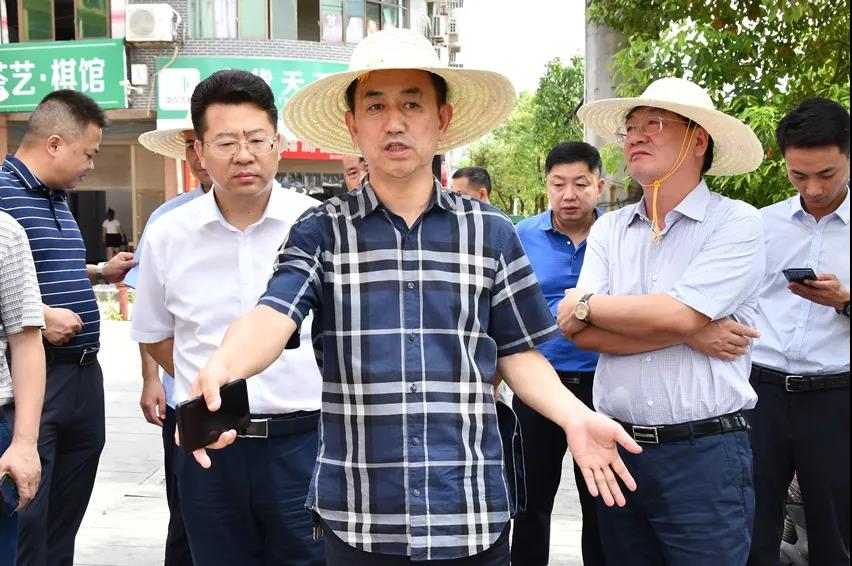 陈历贤贺朝晖率队调研城建工作(图1)