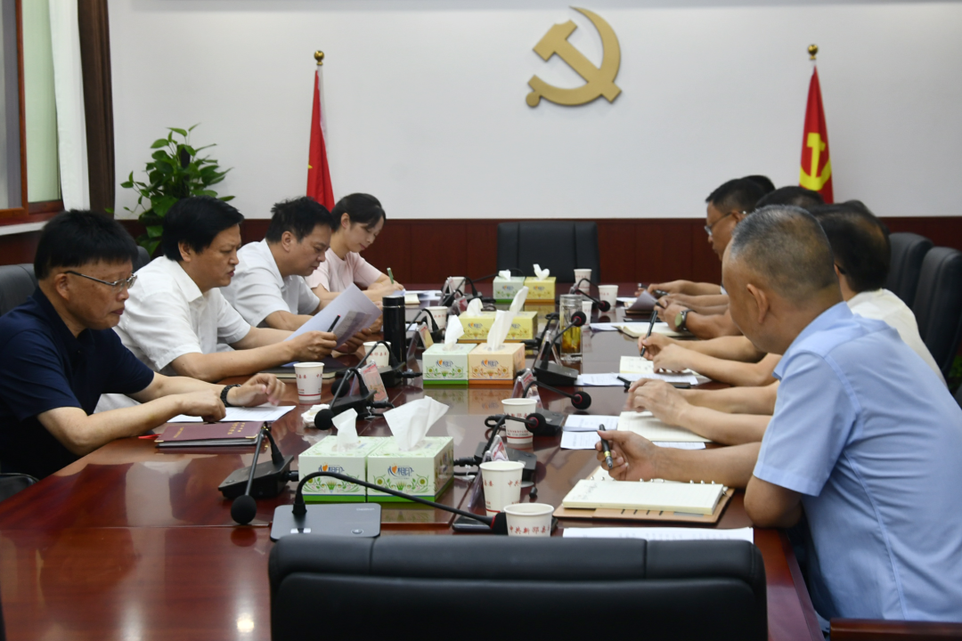李万千到新邵指导党代会筹备工作(图1)