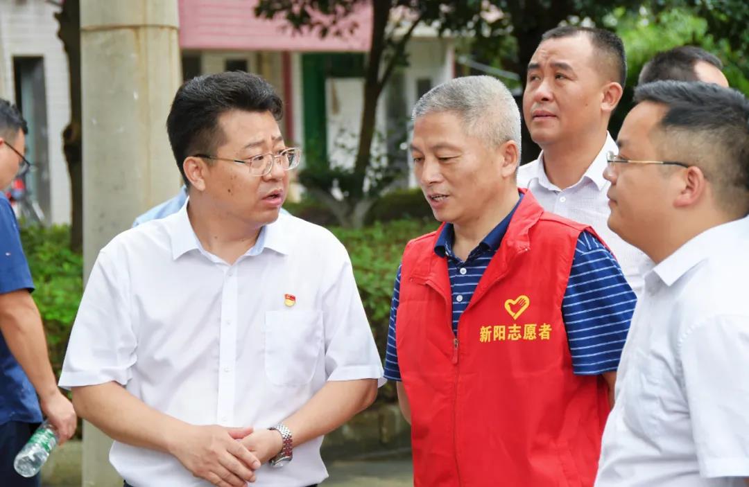 贺朝晖调研新邵经济开发区并督查“星期五大扫除”活动(图3)