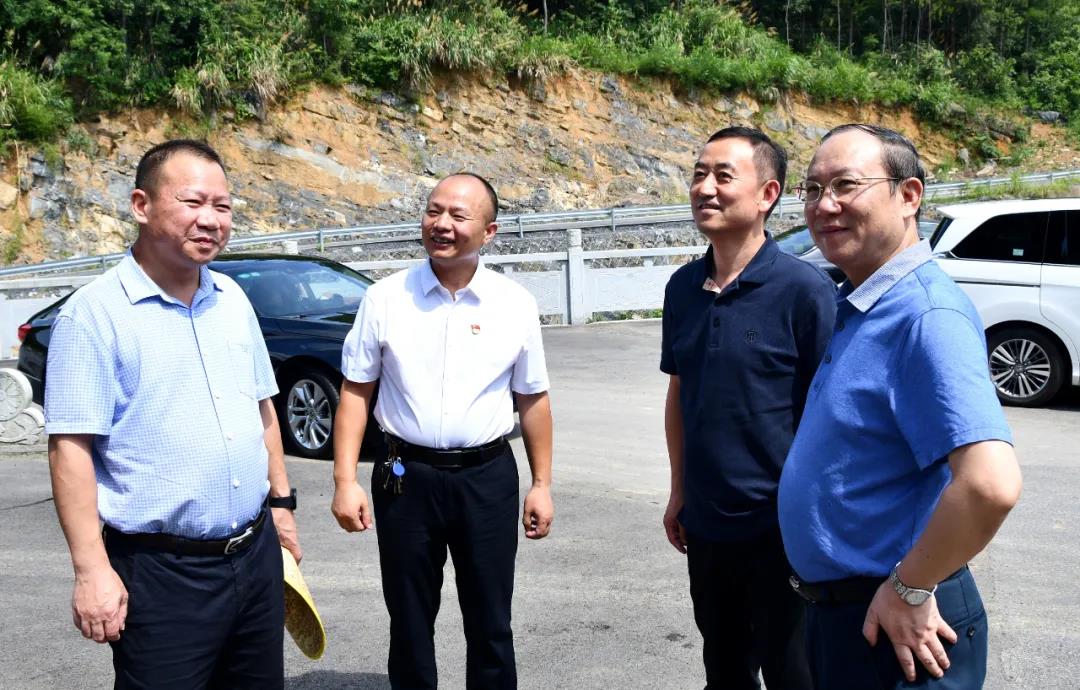 邵阳学院党委书记彭希林调研新邵乡村振兴工作(图1)