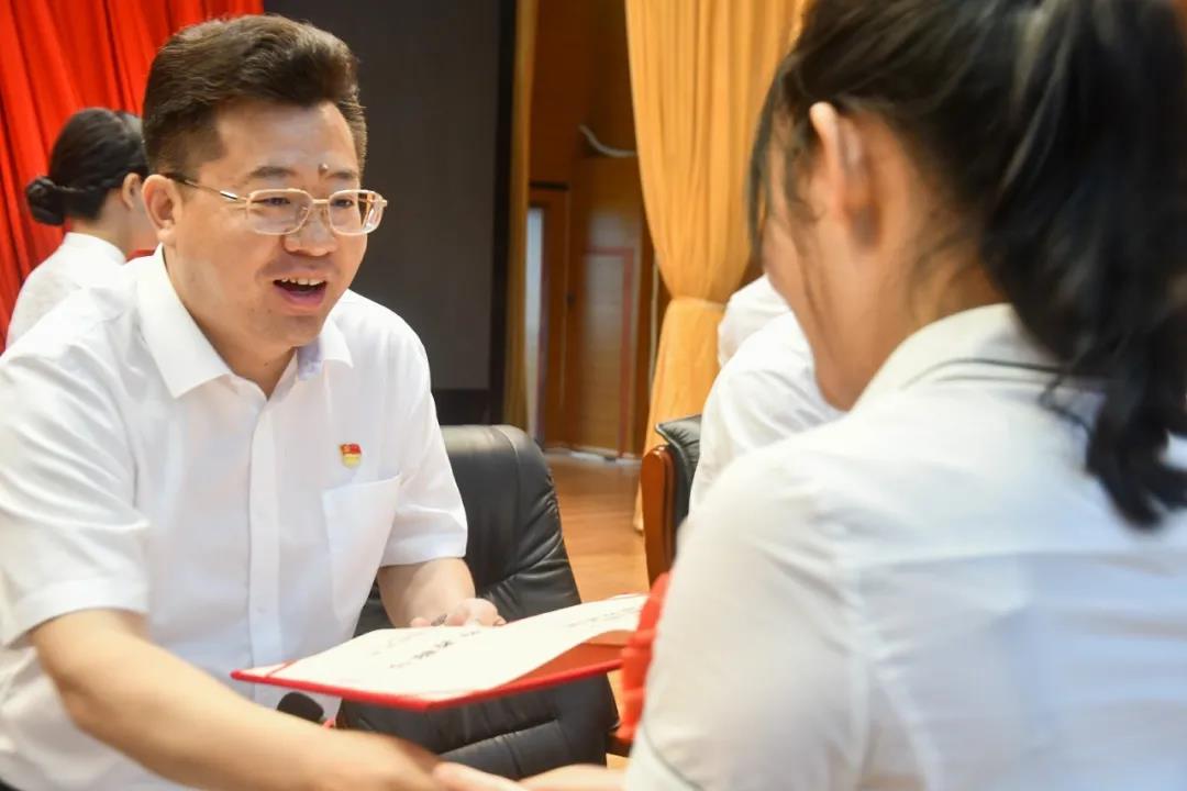 新邵县召开庆祝中国共产党成立100周年暨“七一”表彰大会(图3)