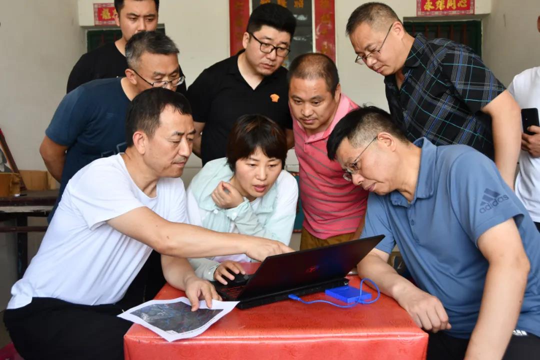 陈历贤踩线调研白水洞景区万步云梯项目(图3)