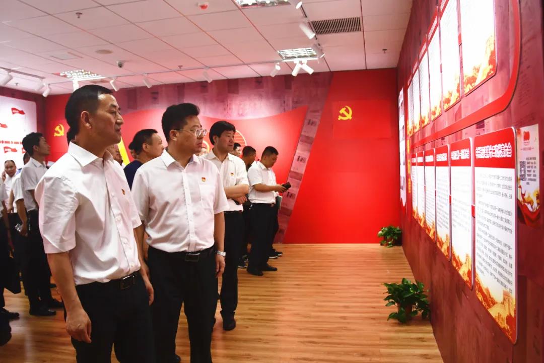 新邵县“庆祝建党100周年”大型成就展开展(图2)